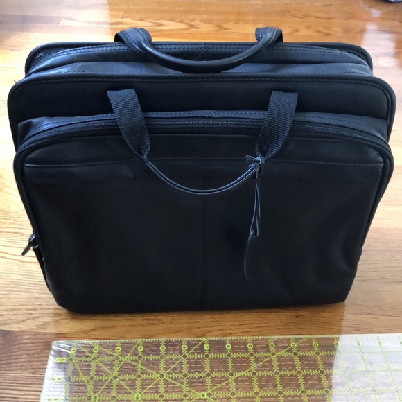 Genuine Leather Wilson’s Briefcase Never Used - Picture 2 of 16